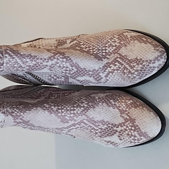 Dolce Vita Snake Embossed Genuine Leather Silver Inner Zipper Samie Boot 8.5 - Picture 4 of 14